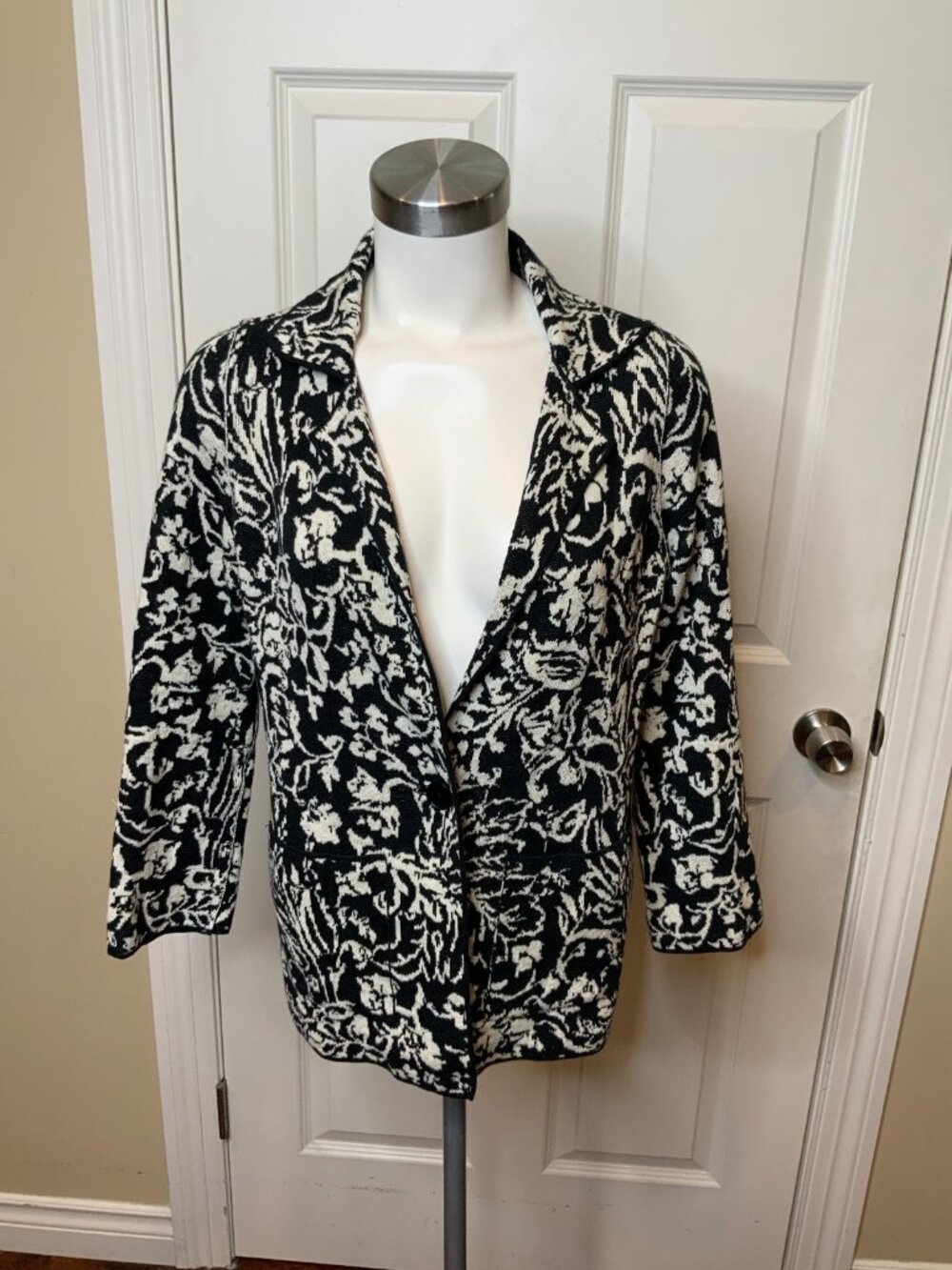 Ett Twa Anthropologie Black & White Knit Floral Pattern Jacket, Size S